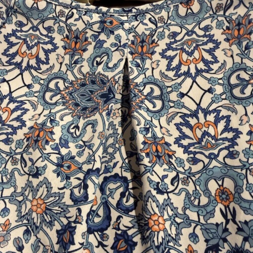 Max Studio v-neck cap sleeve blue & white pattern lightweight blouse: Size M - Picture 3 of 5